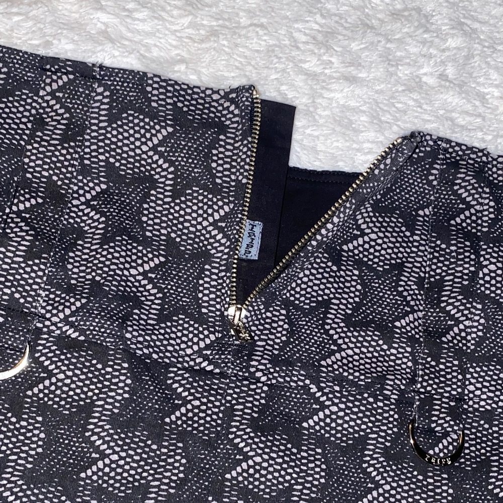 Tripp NYC Hot Topic Black Star Punk Rock Goth Mini Skirt with Silver Zip Accents - Picture 6 of 9
